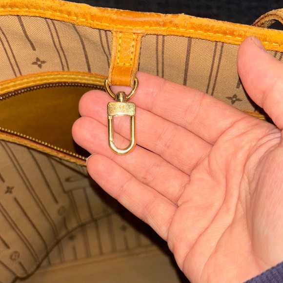 Louis Vuitton Neverfull GM Tote Bag - Picture 6 of 14